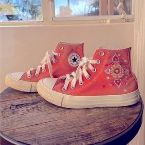 Converse peach size 3.5 girls (5.5 women’s) unique high-top sneakers